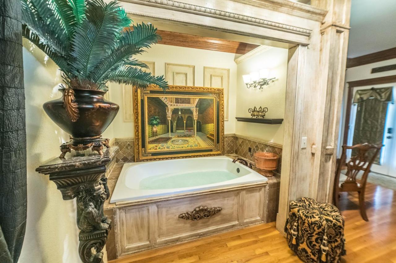 The Victoria Bed & Breakfast Bentonville Exterior photo