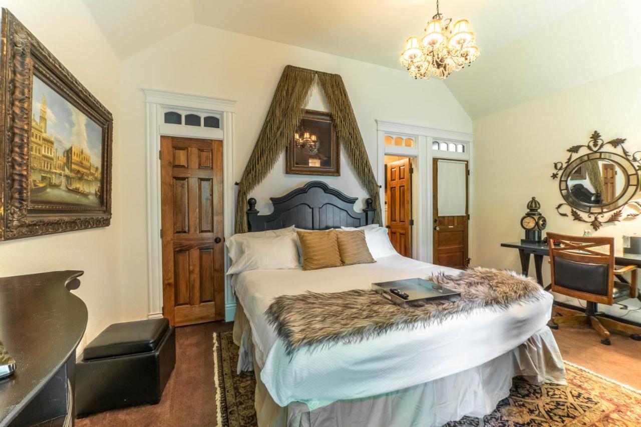 The Victoria Bed & Breakfast Bentonville Exterior photo